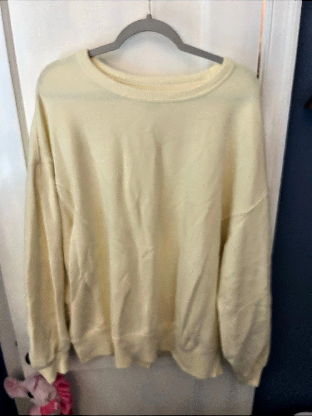 Aerie Crewneck Sweatshirt in Yellow Size Large Like New